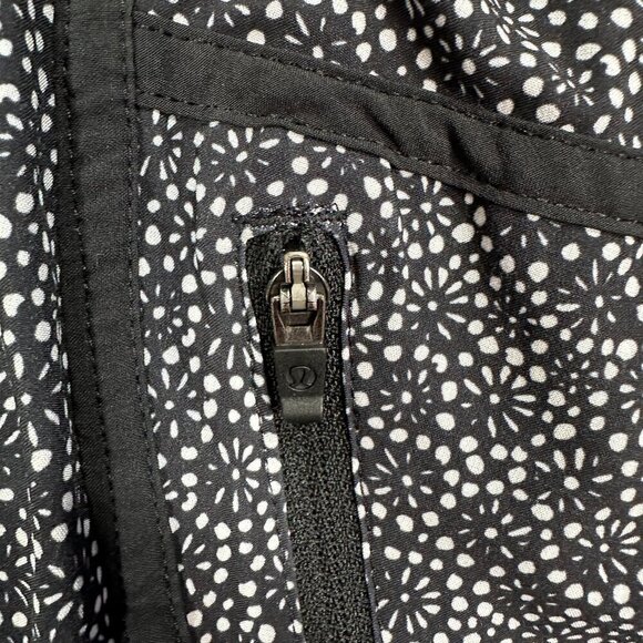 Lululemon Tracker Short IV Freckle Flower Black White / Black Size 4 - Picture 6 of 9